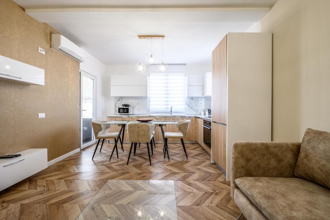 Miku Apartments-Luxury City View At Wilson Square Tirana Exterior foto