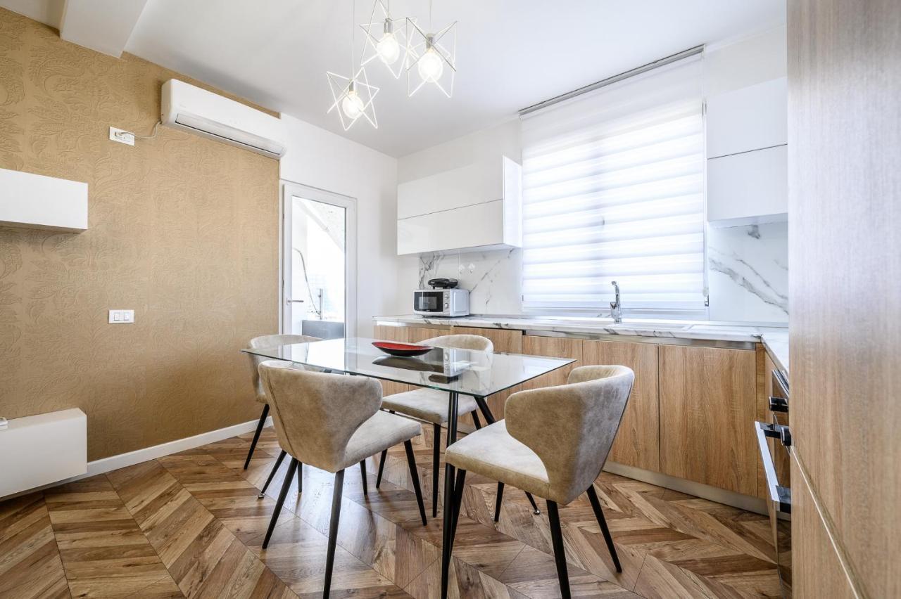 Miku Apartments-Luxury City View At Wilson Square Tirana Exterior foto