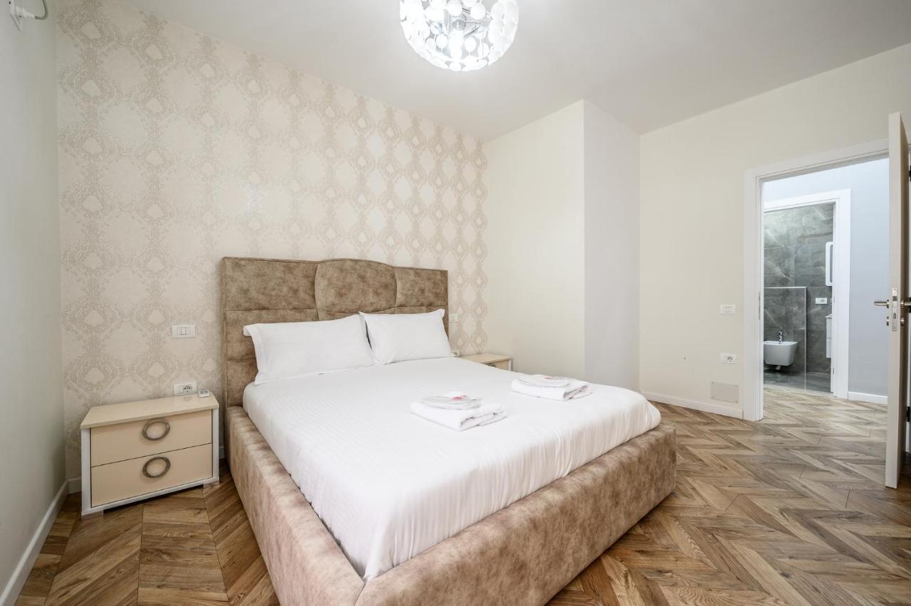 Miku Apartments-Luxury City View At Wilson Square Tirana Exterior foto